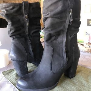 WORN ONCE - Black UGG boots